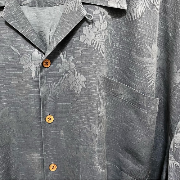TOMMY BAHAMA Vintage Monochrome Tropical Floral 100% Silk Short Sleeve Shirt - Picture 5 of 11
